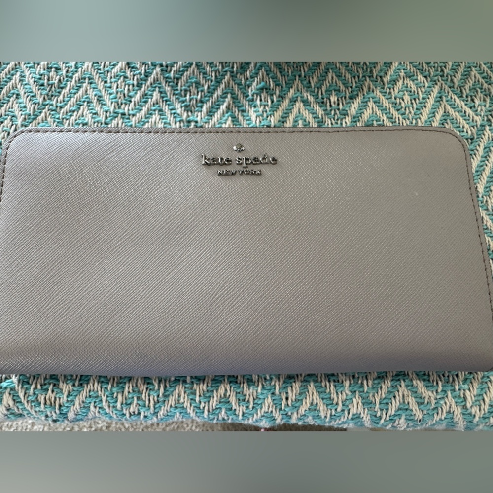 Kate Spade New York Jackson Large Gray Leather Continental Wallet